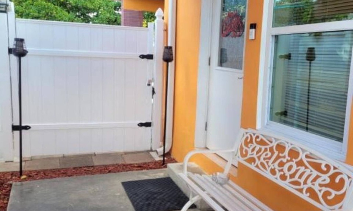 West Little Havana Apartment | studio cross the street to Freedom Park Miami 3 minutes from Miami Int Airport