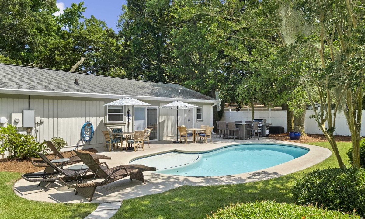 Folly Field House | Stunning Beach Home/Private pool with large backyard/7 Min walk to beach