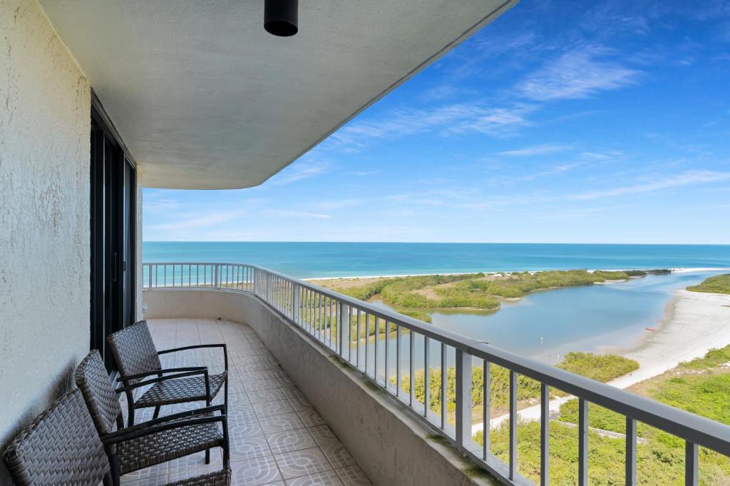 Marco Island Apartment | Stunning Beachfront Penthouse on 19th Floor I Desirable Front Unit