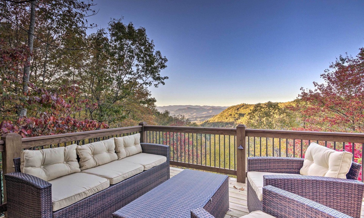 Brevard House | Stunning Blue Ridge Mtn Views! Brevard Chalet