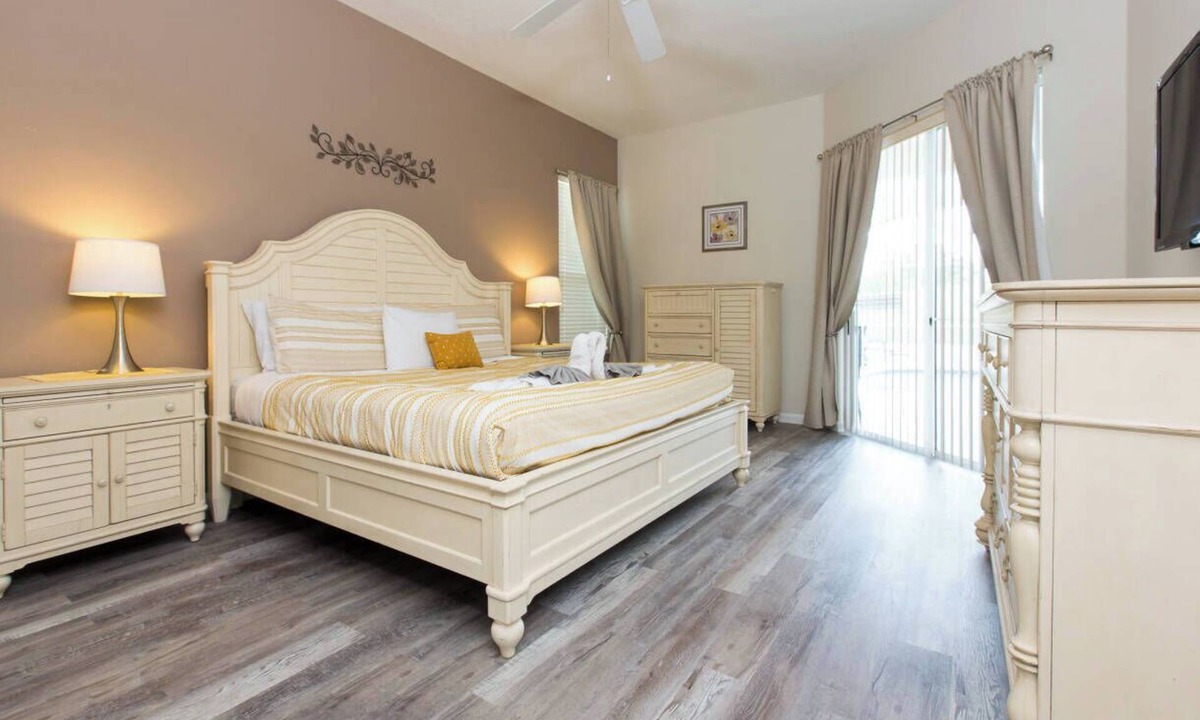 Highlands Reserve House | Stunning Renovated Villa Overlooking Golf Course