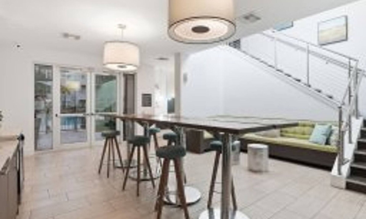Courier City - Oscawana Apartment | Stylish 2BR w Balcony Pool Pet-friendly 15