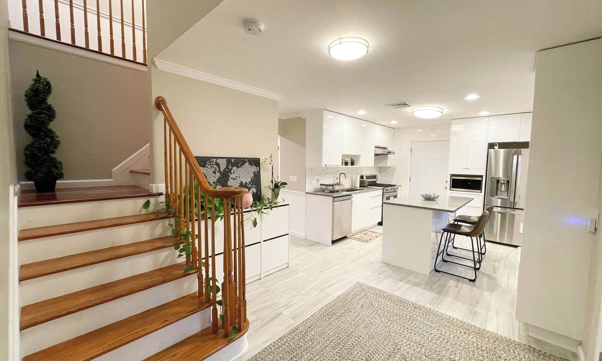 Edison House | Stylish 3-bed home - central NJ gateway to NYC