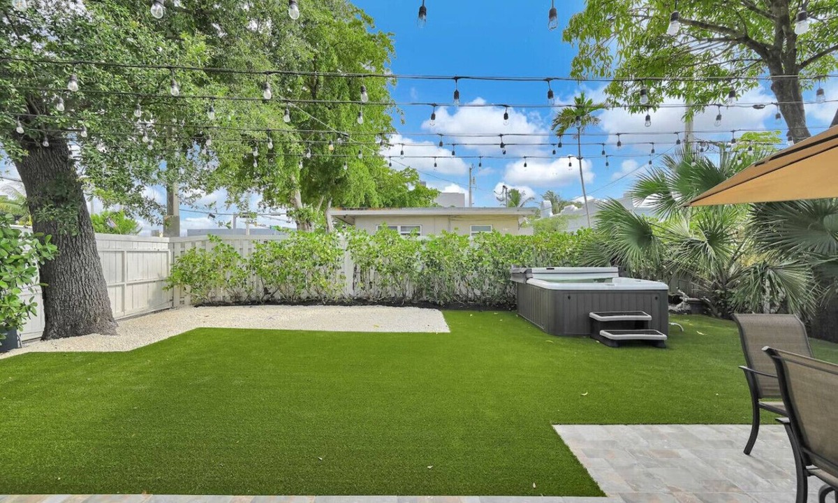 Northeast Miami House | Stylish 4B/3B with Jacuzzi near Wynwood & Beaches
