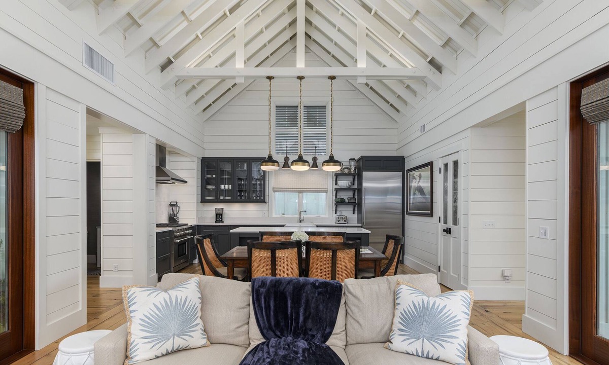 Palmetto Bluff House | Stylish Cottage with brick courtyard + outdoor fireplace
