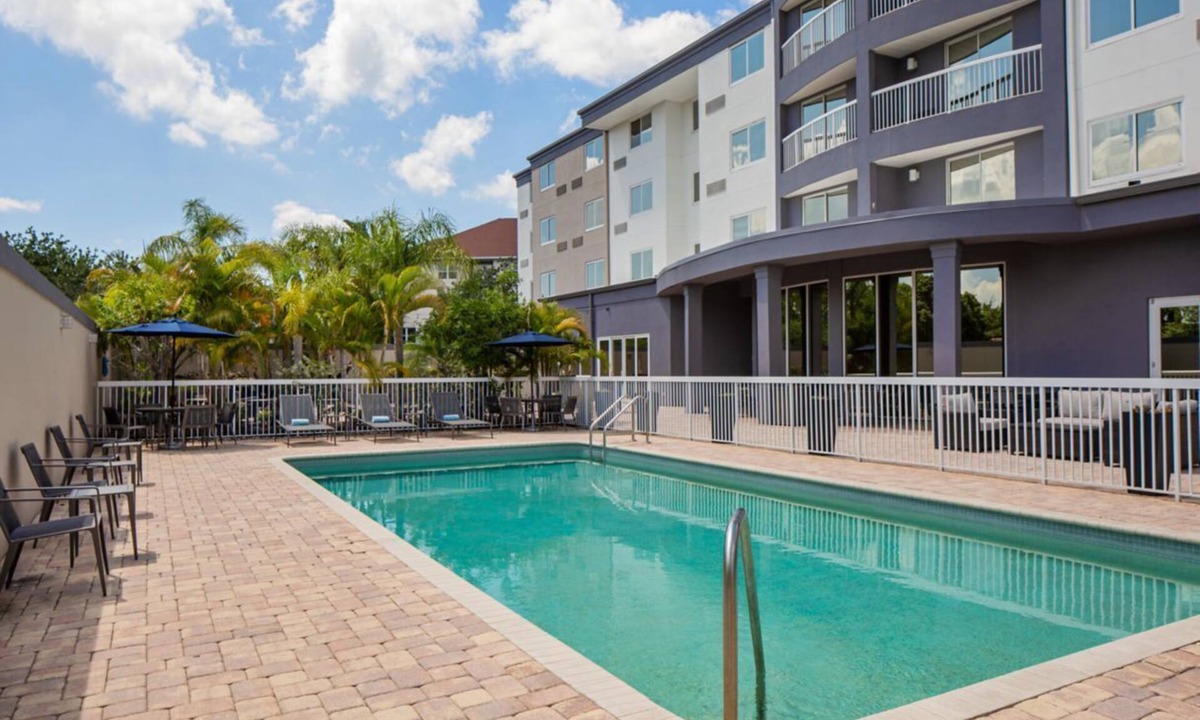 Oldsmar Hotel | Stylish Courtyard Stay in Oldsmar with Pool Access – Near Dining & Attractions