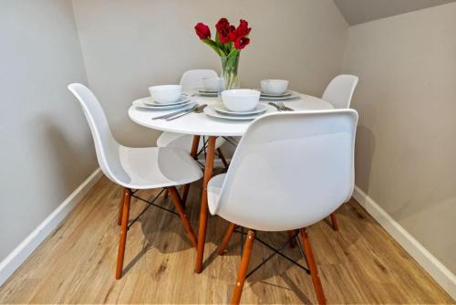 East Orange Apartment | Stylish Newark 2BR | Great WFH, WiFi, Near Transit