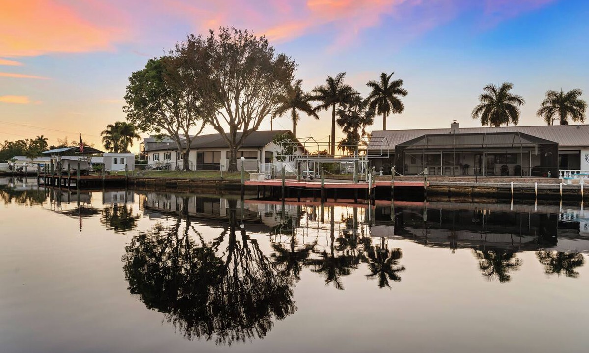 Fort Myers House | Summer Deal: Private Dock, Hot Tub, Kayaks, Fishing Gear & Pet-Friendly