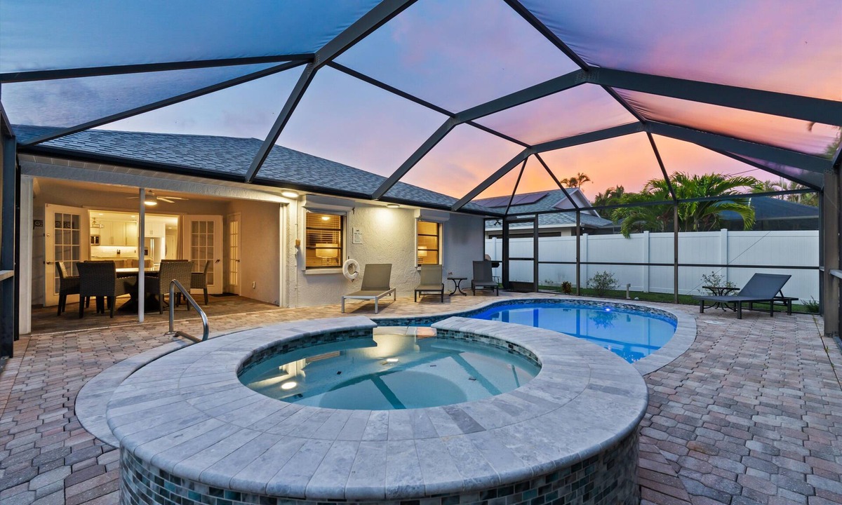 Naples Park House | SUMMER SPECIALS! Designer House, Heated Pool & Spa, close to beaches, FREE Bikes