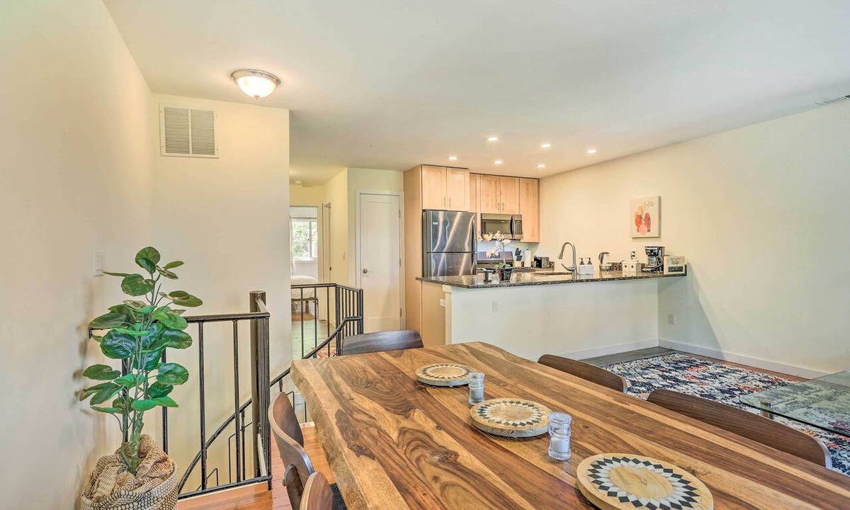 Vernon Condo | Sun-Lit Vernon Condo < 2 Mi to Ski Resort!