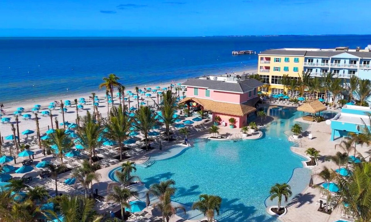 Fort Myers Beach Resort | Sun, Sand & Pool Views in 3 Beachfront Rooms Near Crescent Beach Family Park