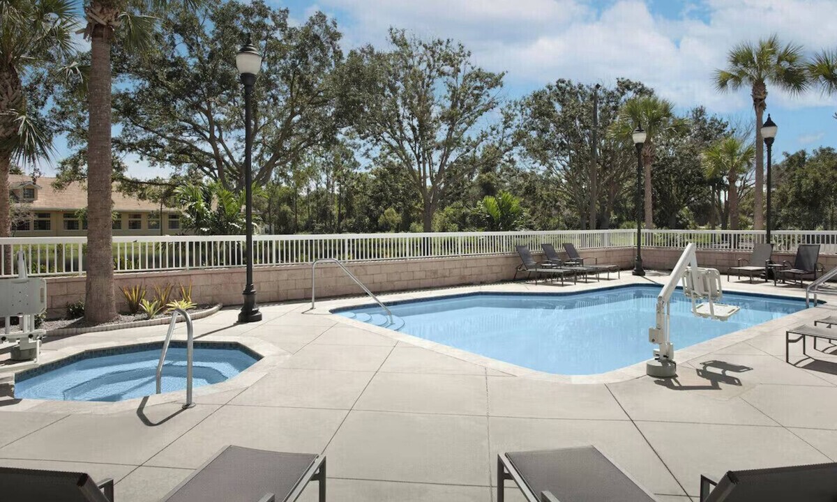 Braden River Hotel | Sunny Bradenton Double Queen: Breakfast, Pool &Gym