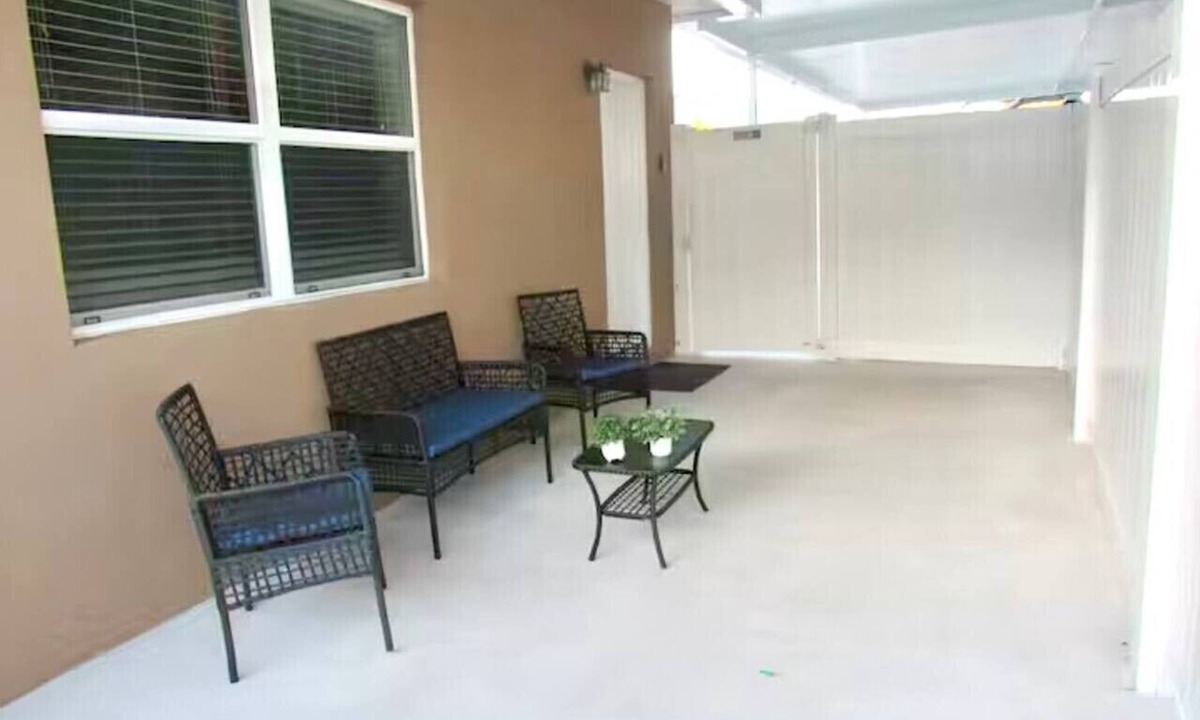 Carrollwood Apartment | Sunny Escape with private patio