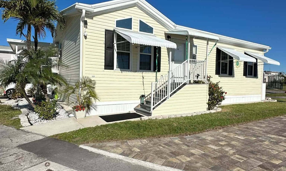 Fort Myers Beach House | Sunny Sand Dollar/Charming 2-bedroom house with AC/delightful Fort Myers Beach