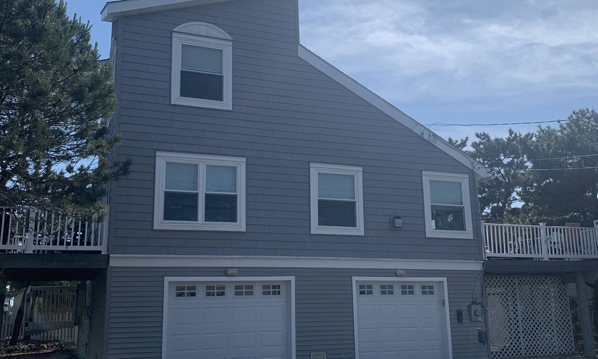 Beach Haven Park House | Sunrise or Sunset, 2 blocks from the beach and 1 block from the Bay!