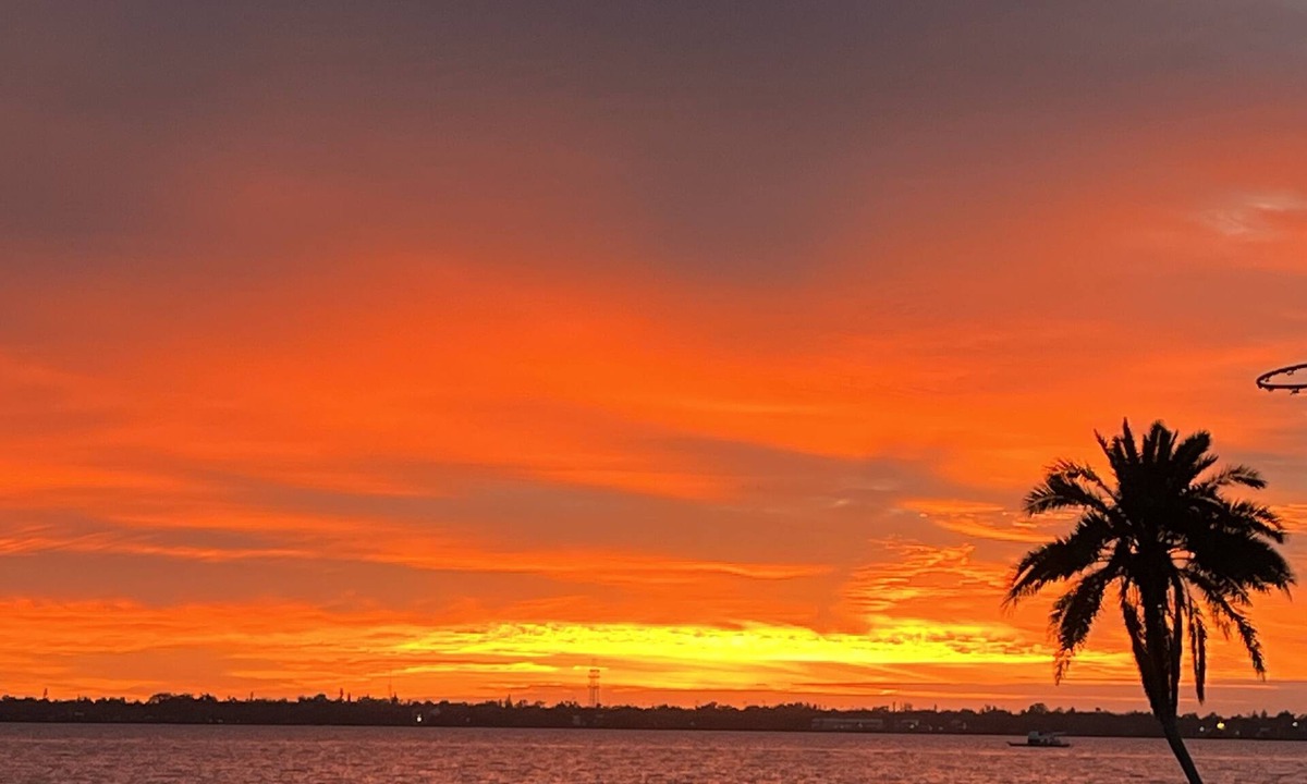 Fort Myers House | Sunrises & Moonlight Private & Cozy