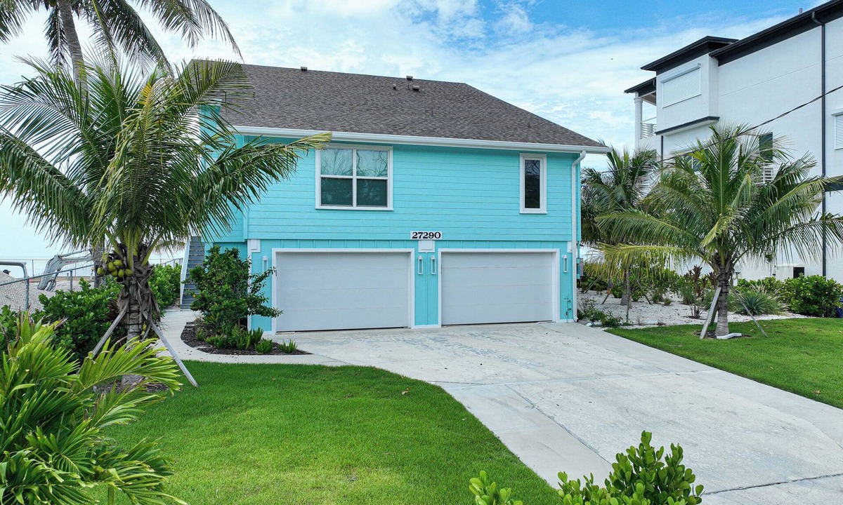 Bonita Springs House | Sunset Beachfront Luxury – 4BR/4.5BA+Loft, Fresh Coastal Design & Elevator