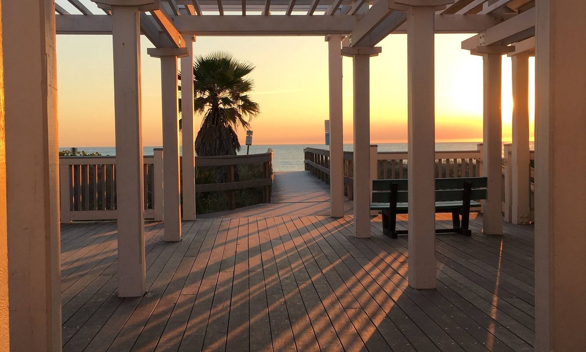 Sunset Beach Hotel | Sunset Inn & Cabanas