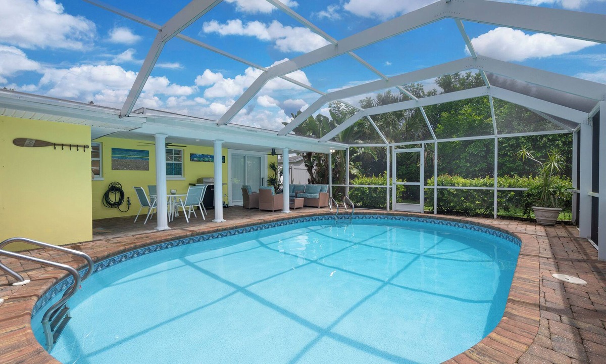 Yacht Club House | Sunshine Paradise Minutes From Action. Grill, Bikes, Beach Gear & More Included!