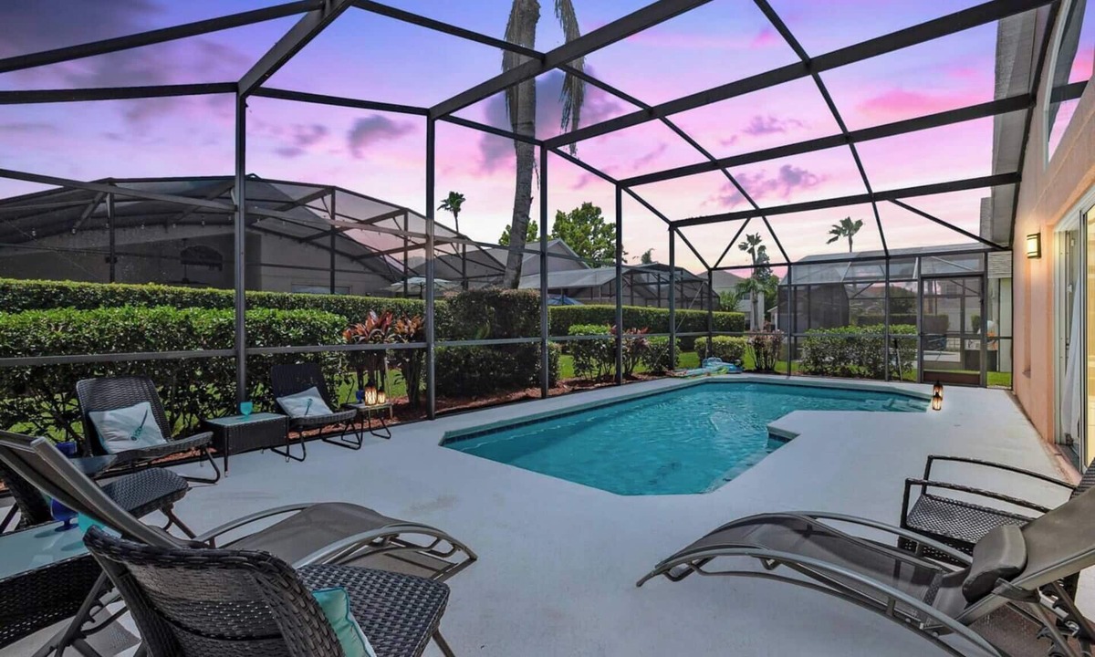 Lake Berkley House | Super Spacious House w/Private Pool and Game Room