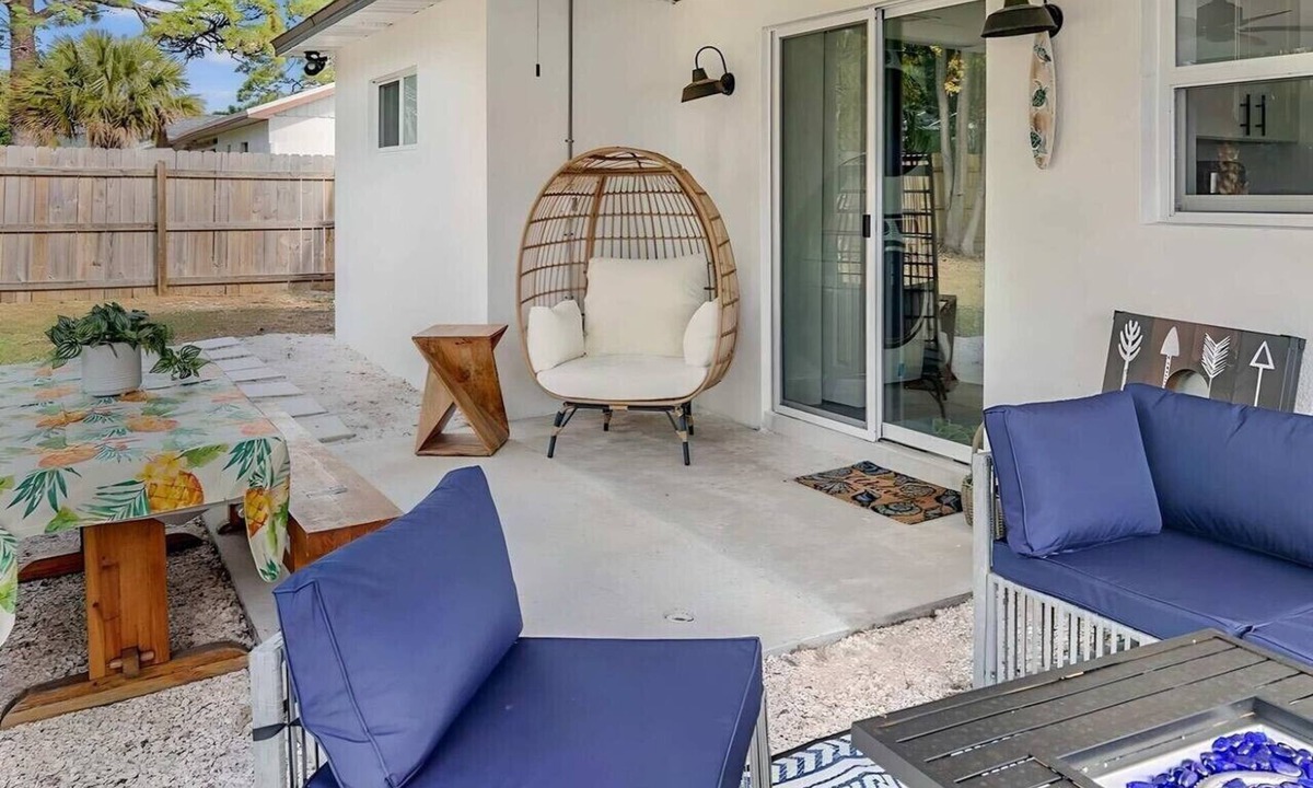 Melbourne House | Surf Chic 3br, Firepit, Boating, Fishing, Beaches