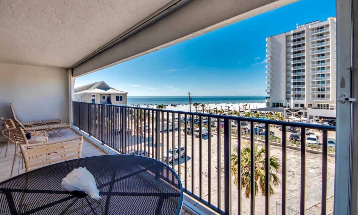 Fort Myers Beach Condo | Surf Song #4G Cute Beachfront Island Condo