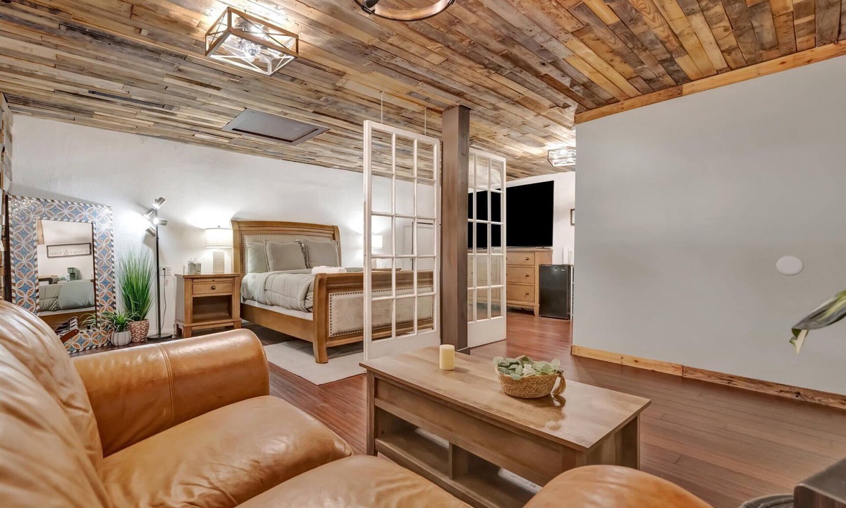 Parkland Estates House | Swann Ave House 4B 3B Sleeps 10 Near Hyde Park