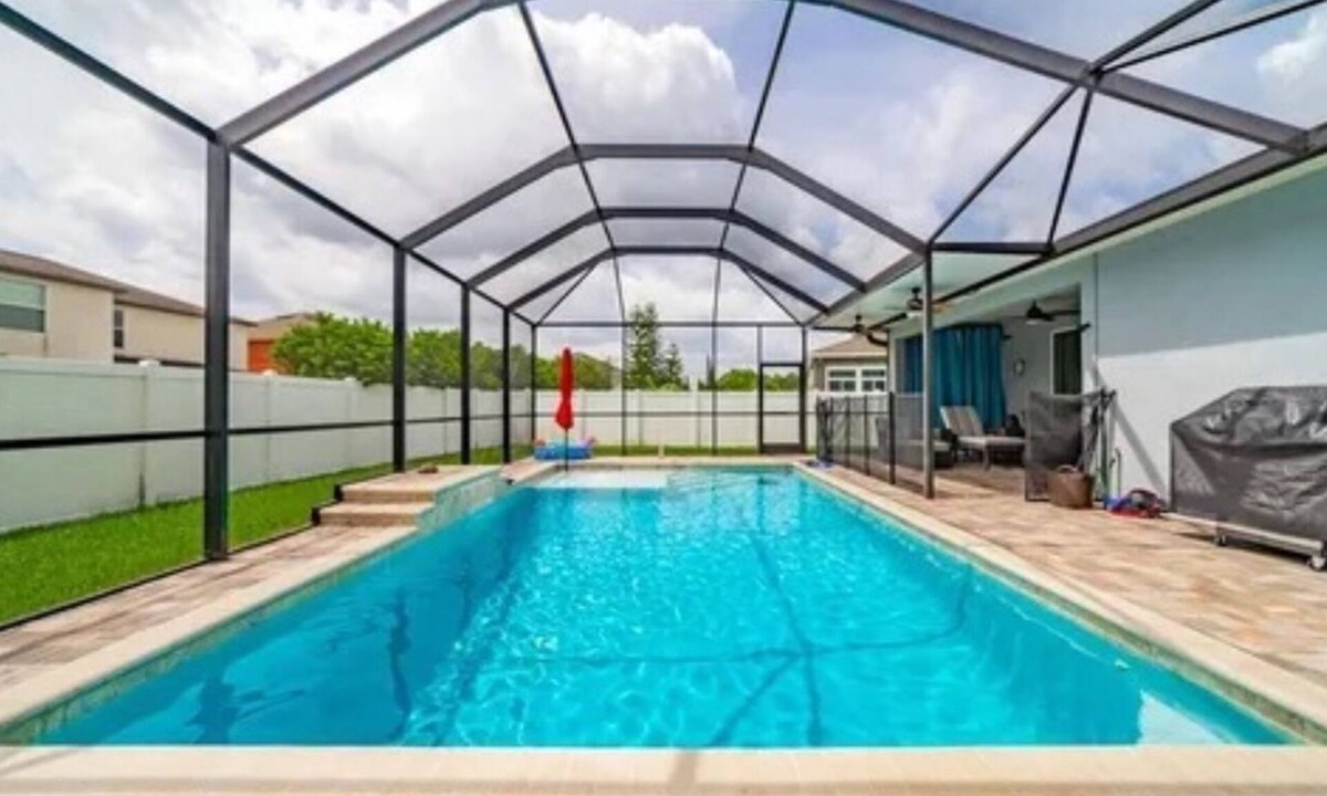 Live Oak Preserve House | Tampa Sunshine Oasis/Heated Saltwater Pool/4Bed, 3Bath/Sleeps 10/Fenced