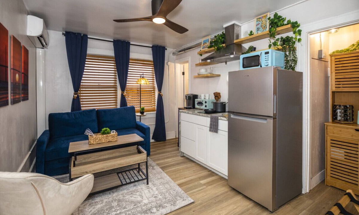 St. Petersburg - Clearwater Bed & Breakfast | The 1888 Hotel 203(A/B) Standard King 1Bed/1Bath