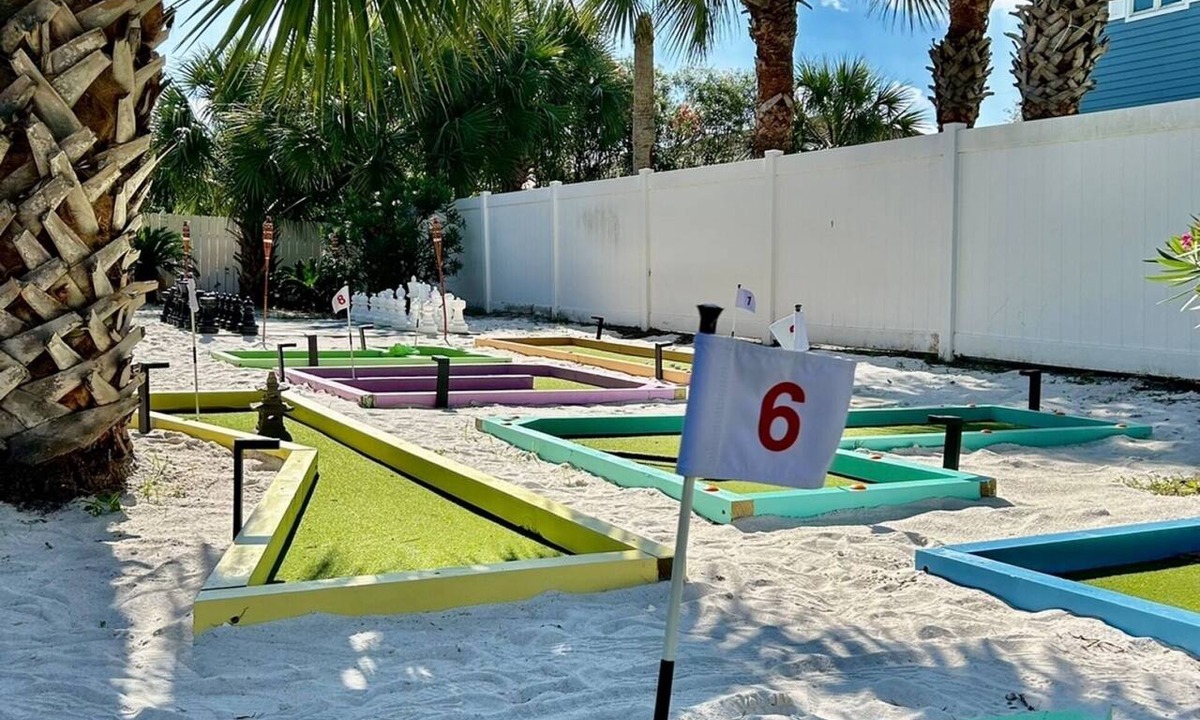 Toilla Segunda House | The Back Nine | Mini Golf Retreat | Steps to Beach
