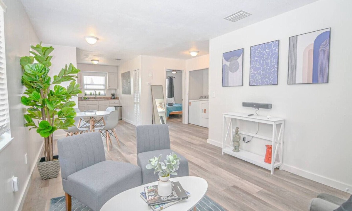 North Hyde Park Villa | The Bayside Retreat - Unit A