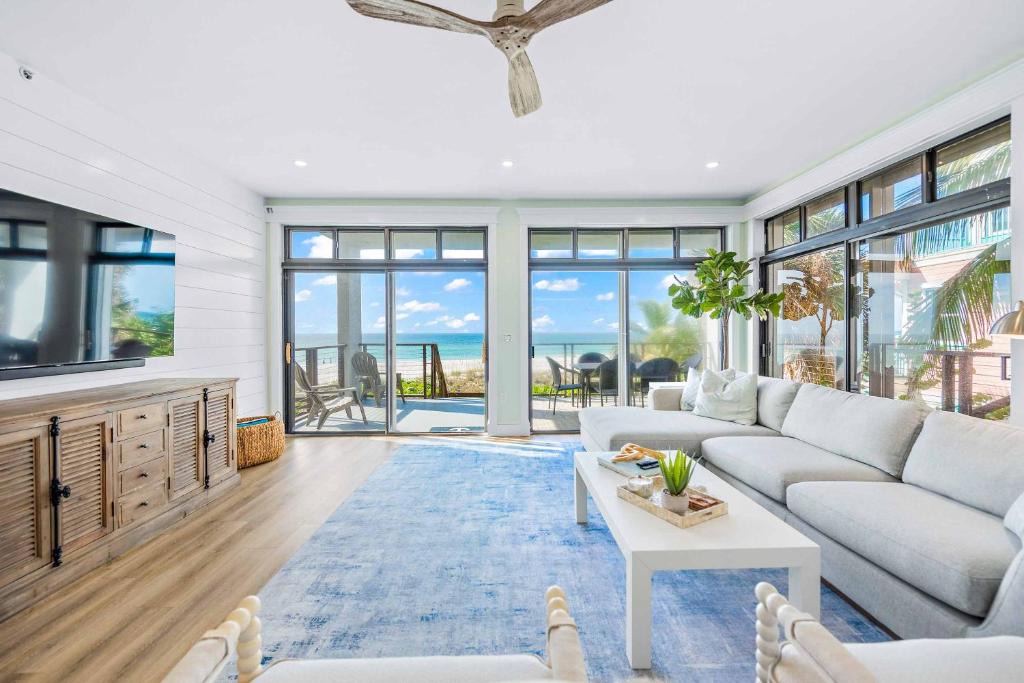 Holmes Beach Apartment | The Beach Front