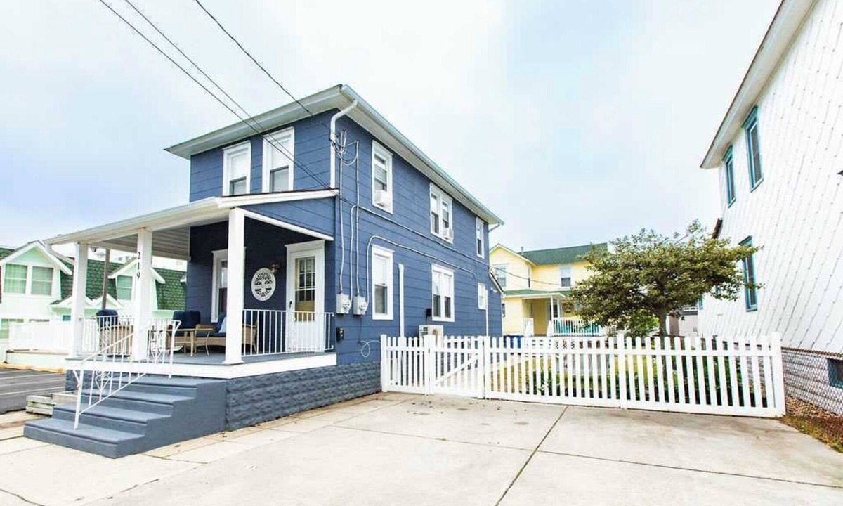 Wildwood House | The Blue Fig, 1.5 Blocks to Beach and Boardwalk, Fenced-in yard, Parking