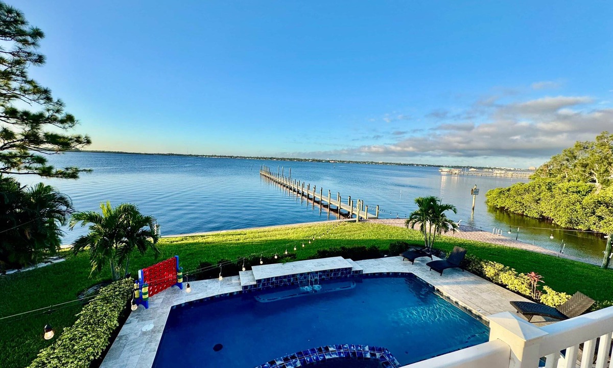 Ellenton House | The Blue Heron Riverfront Retreat