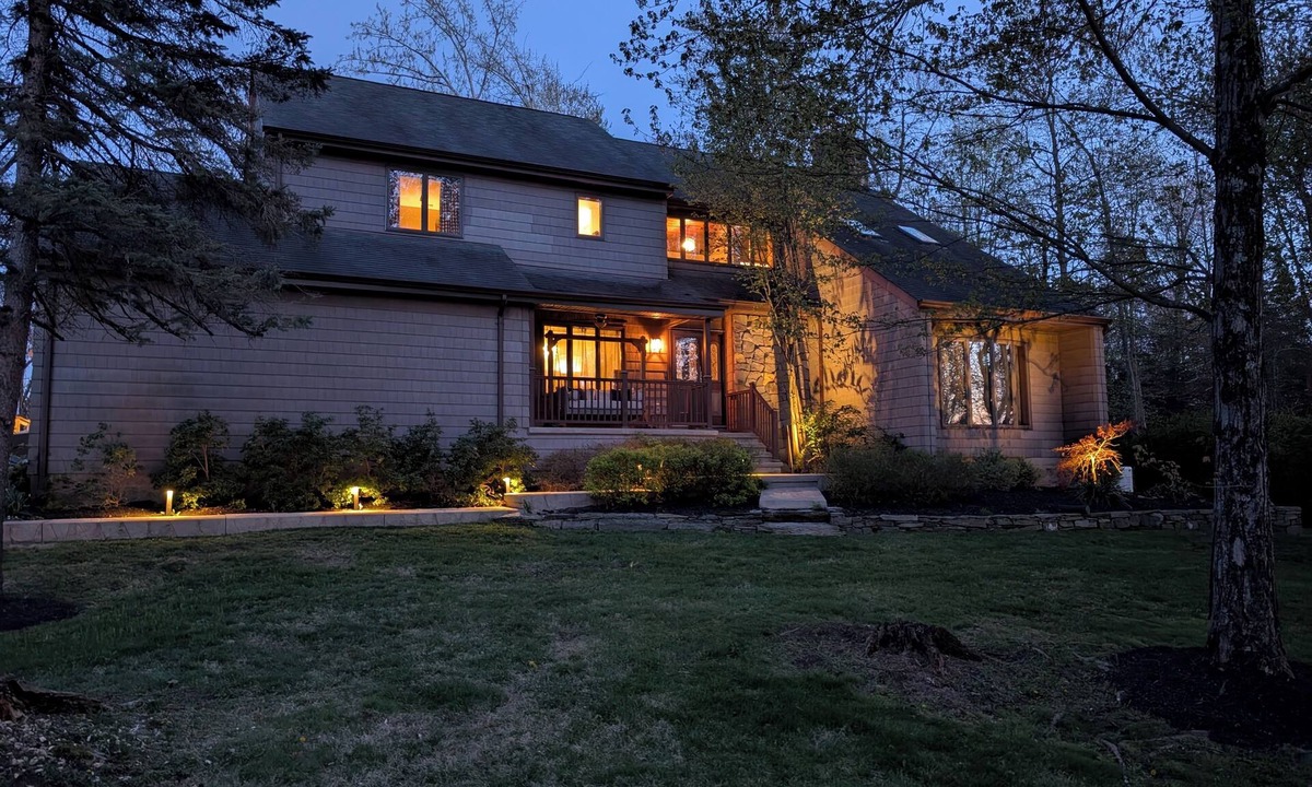 Newton House | The Bren Inn ~ Spacious Retreat Near Perona Farms