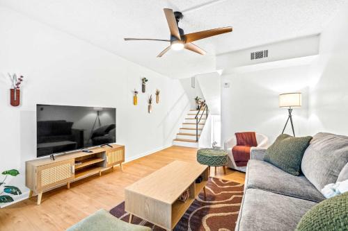 Fairoaks Manhattan Manor House | The Capri Villa - Stay for 6