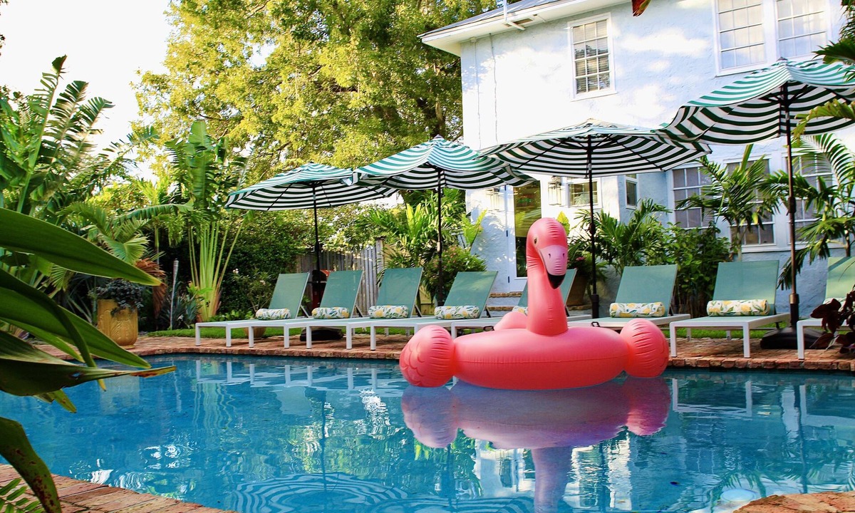 West Palm Beach Villa | The Citrus Cottage, Sleeps 16! Heated Saltwater Pool, Fire Pit! Fabulous Decor!