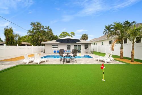 Naples Park Villa | The Club at Naples Park Pool, Bocce & Putting Green