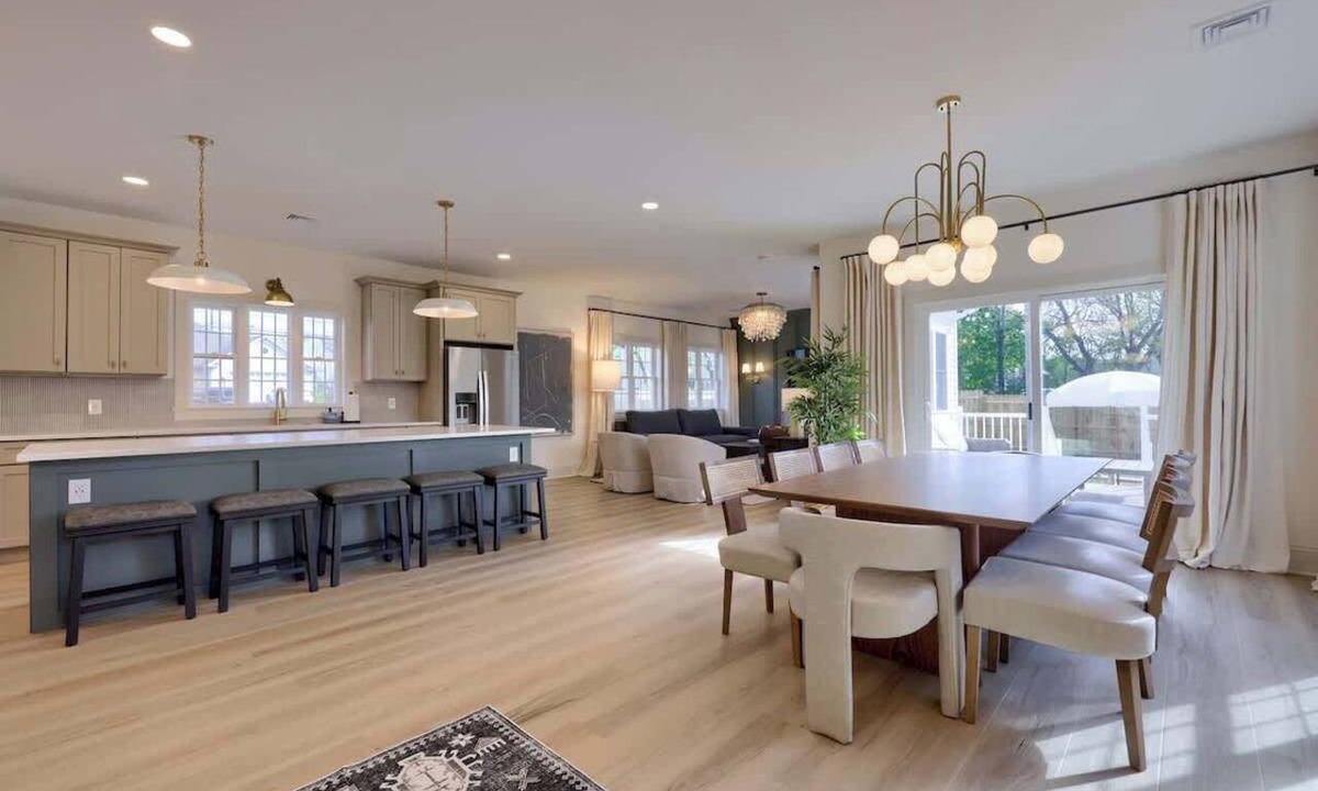 Hummelstown House | The Cocoa Chateau