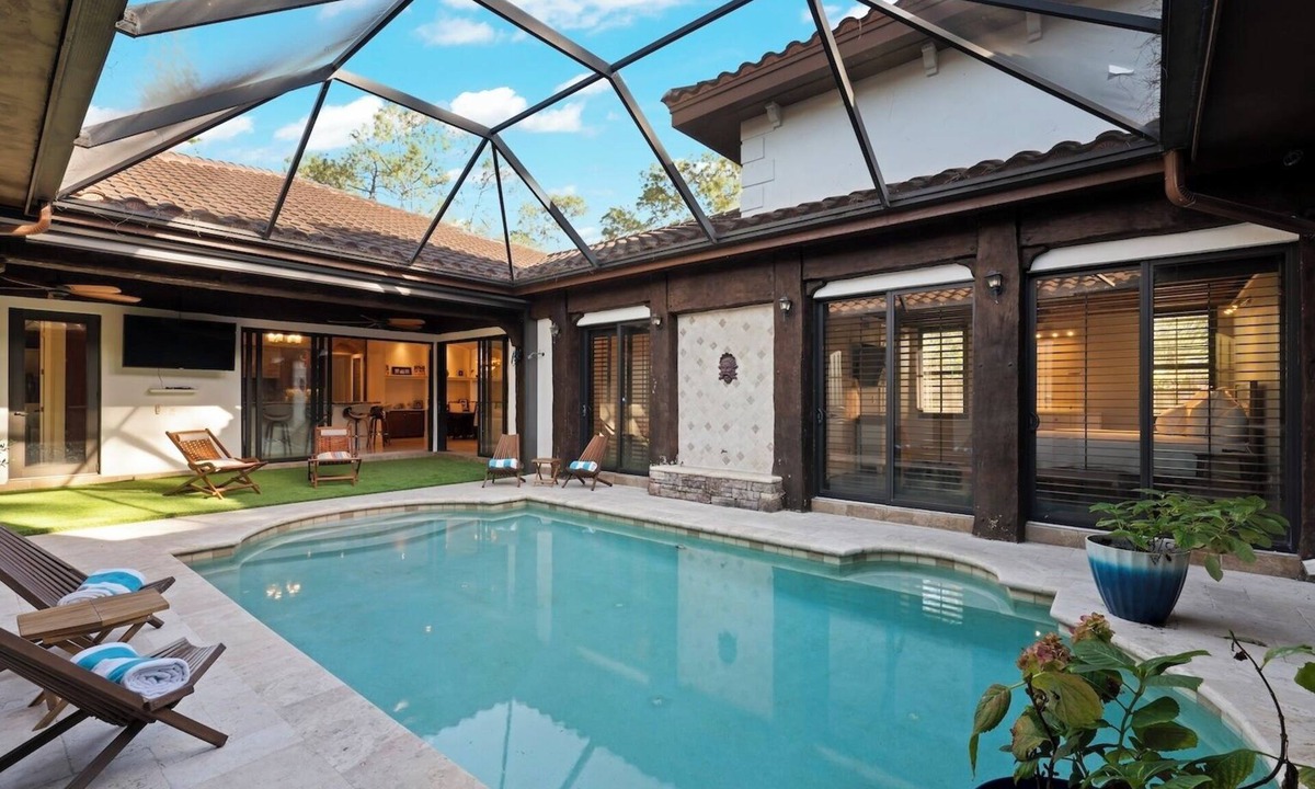 Central Naples House | The Fun Gated Naples Estate for Every Moment