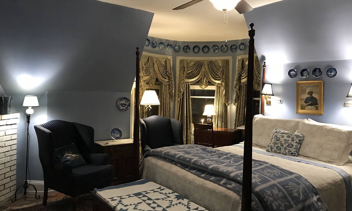 Spruce Hill Bed & Breakfast | The Gables B&B Philadelphia
