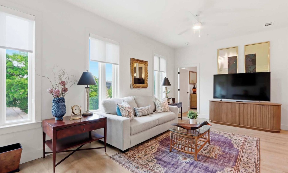 Metropolitan Apartment | The Gardenia Family Suite | Near Downtown
