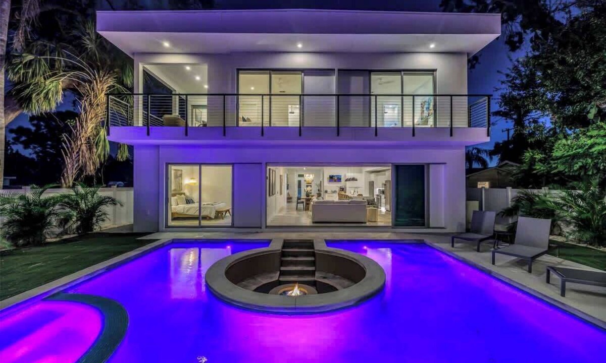 Sarasota House | The Golden Palms