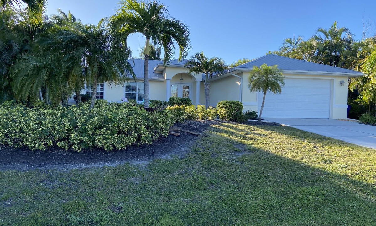 Pine Island Center House | The Island House on Pine Island with heat-pump heated most privacy pool