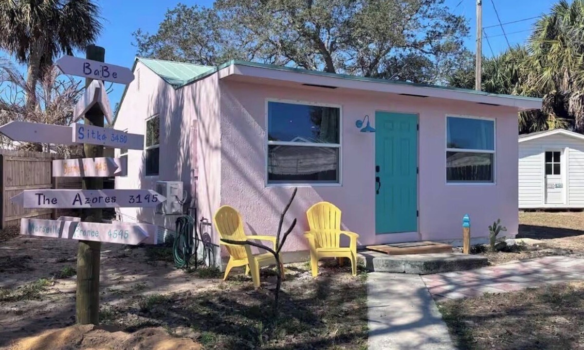 Jensen Beach House | The Lil Pink House: Walkable to Downtown Gem w/AC & Washer/Dryer