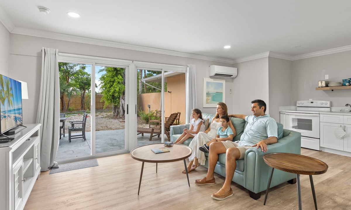 Sanibel Cottage | The Lovebird-sleeps 3! Great value on Sanibel-walk to dining, shops and Historic East End Lighthouse
