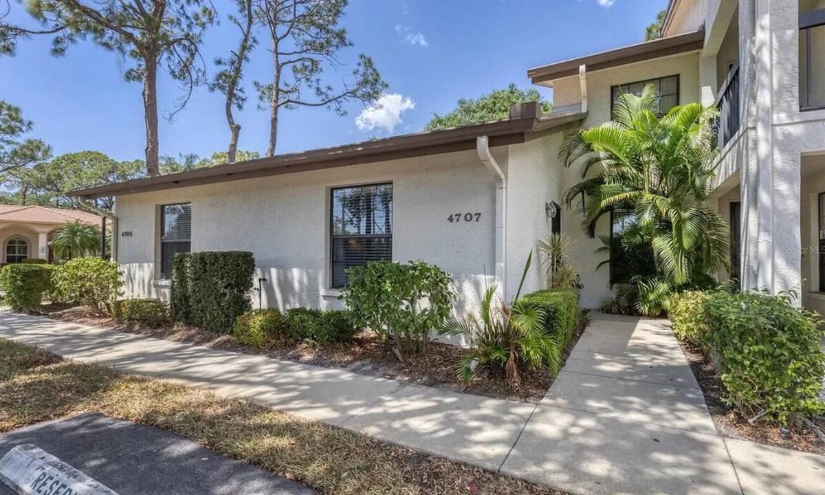 The Meadows Condo | The Meadows- Winslow Beacon, FURNISHED. “The 19th Hole”