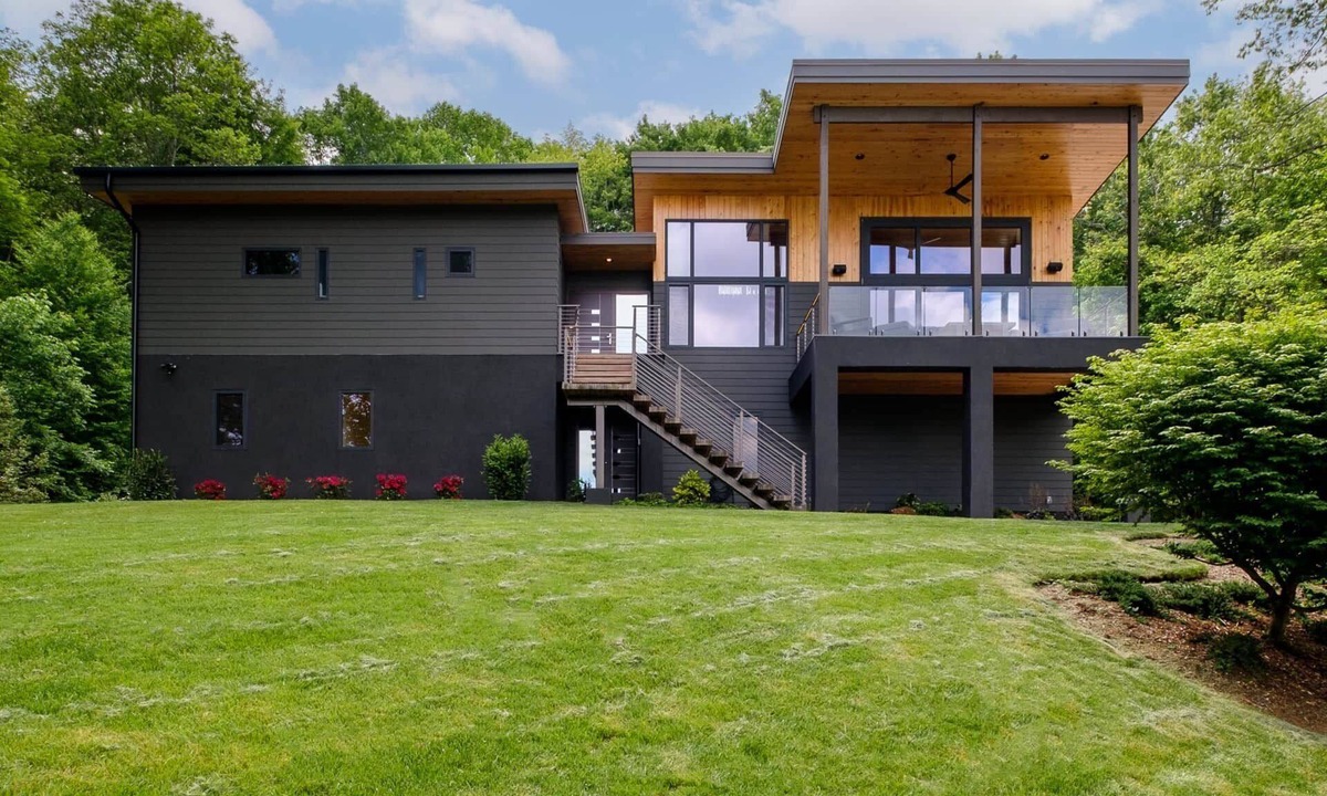 Balsam Grove House | The Overlook -