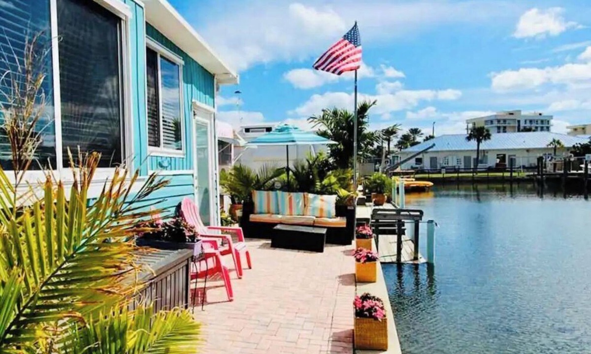 Hutchinson Island South House | The Pineapple Palace @ Windmill Village Resort