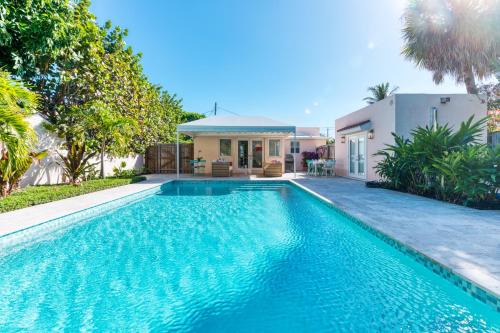 Southland Park Villa | The Pink Orchid Beach House Stunning Pool!